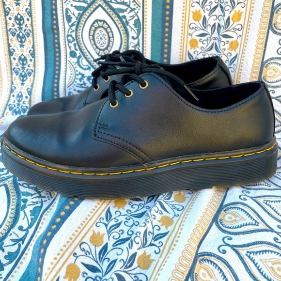 Dr. Martens Shoes - EUC | Dr Martens | Zavala Lo Leather Shoes | W7, M6, UK5